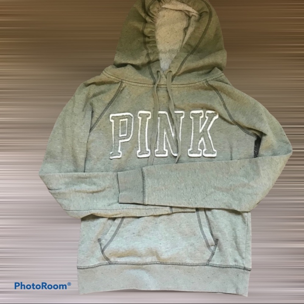 Green sweatshirt VS PINK